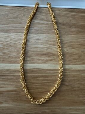 18k PVD Men’s Byzantine chain. Solid necklace with intricate detail throughout.